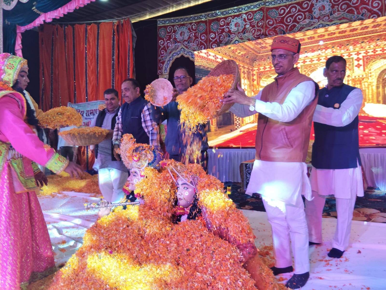 फोटो 20 सीकेटीपी 16 रामायण प्रेक्षागृह में रामायण मेला महोत्सव के समापन पर बोलते पूर्व सांसद व 
