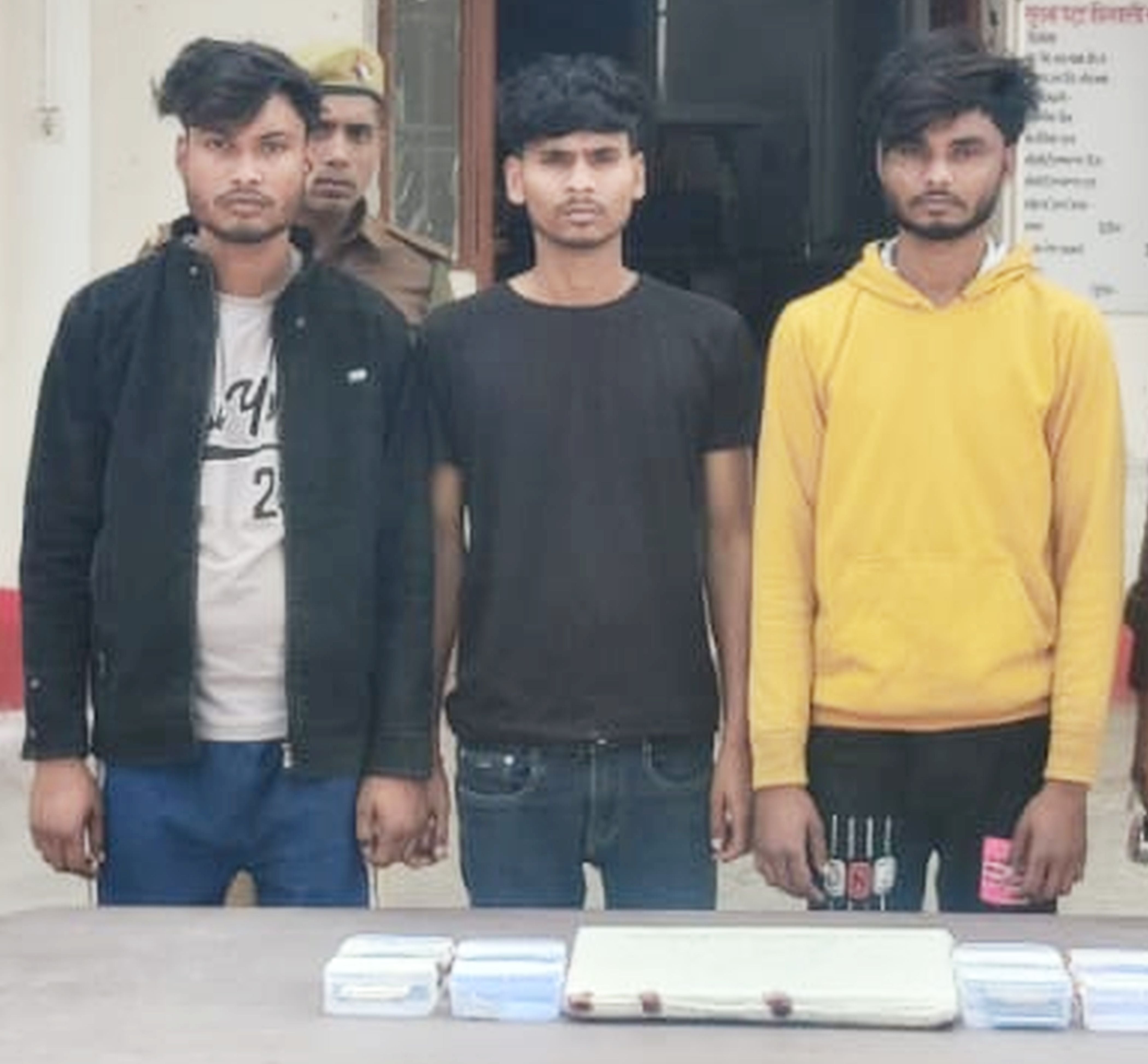 फोटो-31-चोरी के सामान के साथ गिरफ्तार आरोपी। स्रोत पुलिस