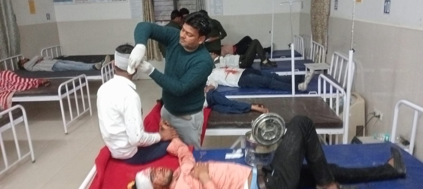 फोटो-33-क्षतिग्रस्त कार। स्रोत: पाठक फोटो-33-क्षतिग्रस्त कार। स्रोत: पाठक