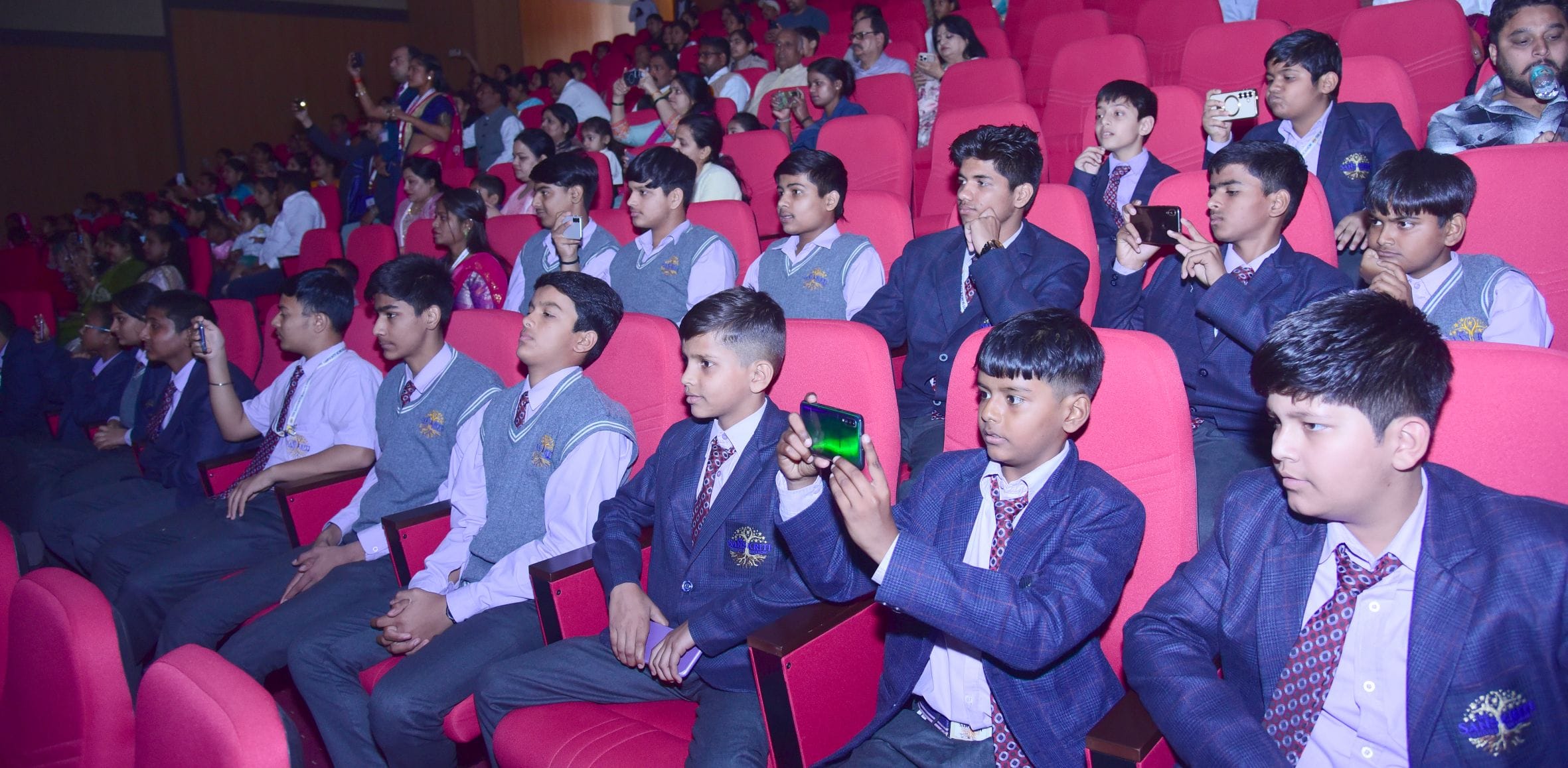 मृदंगम में दिखा कला और सांस्कृतिक चेतना का संगम मृदंगम में दिखा कला और सांस्कृतिक चेतना का संगम