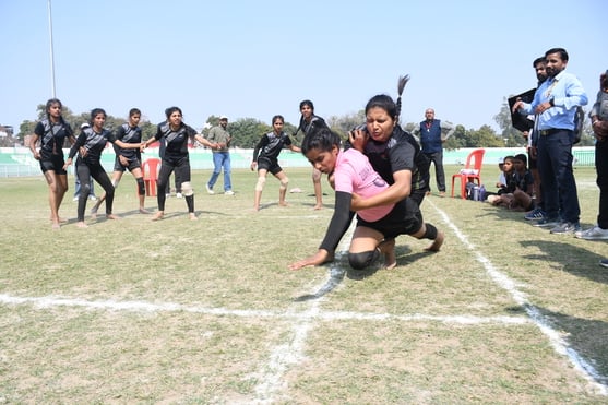 राज्य स्तरीय क्रीड़ा प्रतियोगिता में भाग लेते खिलाड़ी।