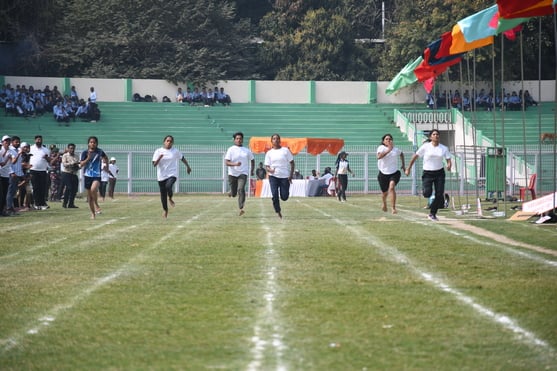 राज्य स्तरीय क्रीड़ा प्रतियोगिता में भाग लेते खिलाड़ी।