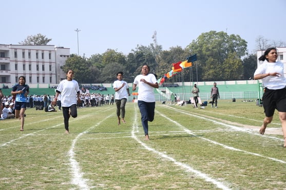 राज्य स्तरीय क्रीड़ा प्रतियोगिता में भाग लेते खिलाड़ी।