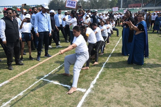 राज्य स्तरीय क्रीड़ा प्रतियोगिता में भाग लेते खिलाड़ी।