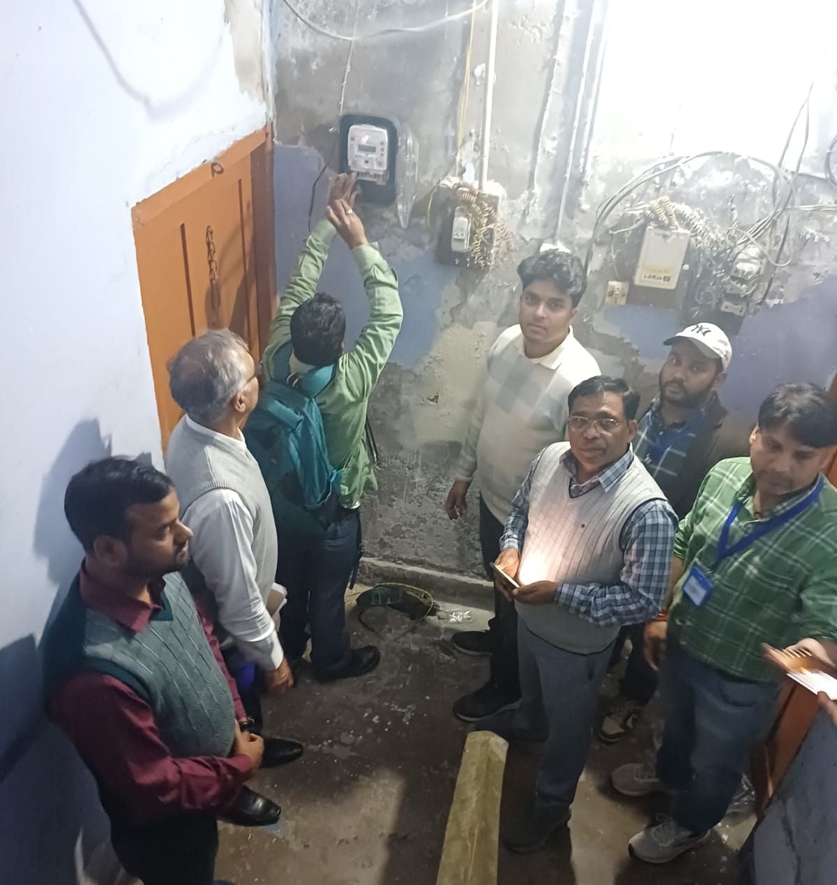 स्मार्ट मीटर लगाने से रोका। स्मार्ट मीटर लगाने से रोका।
