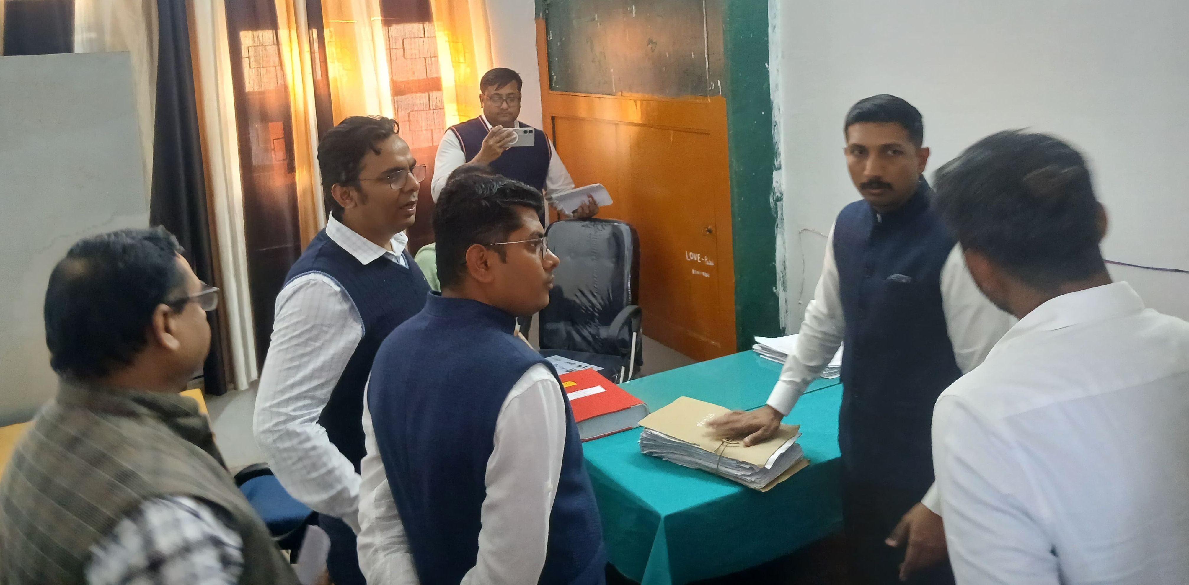 तहसील पहुंचे डीम विशाख जी। तहसील पहुंचे डीम विशाख जी।