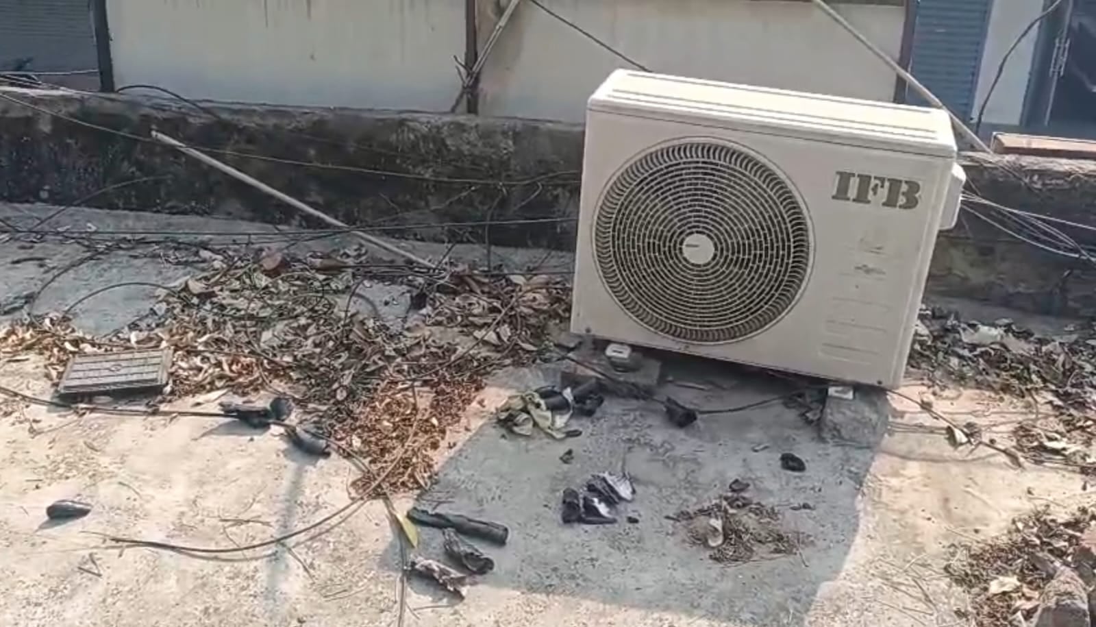 अंबाला कैंट की गांधी मार्केट में चोरियां होने के बाद पुलिस सीसीटीवी फुटेज खंगालती हुई: सोशल मीड अंबाला कैंट की गांधी मार्केट में चोरियां होने के बाद पुलिस सीसीटीवी फुटेज खंगालती हुई: सोशल मीड