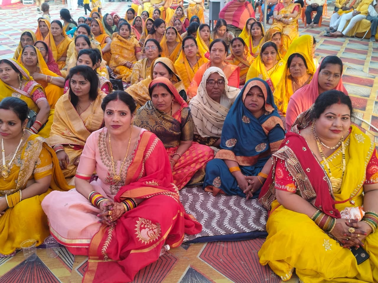 गुड़हाई में कथा कहते पीठाधीश्वर रुद्रेश्वर महाराज। संवाद