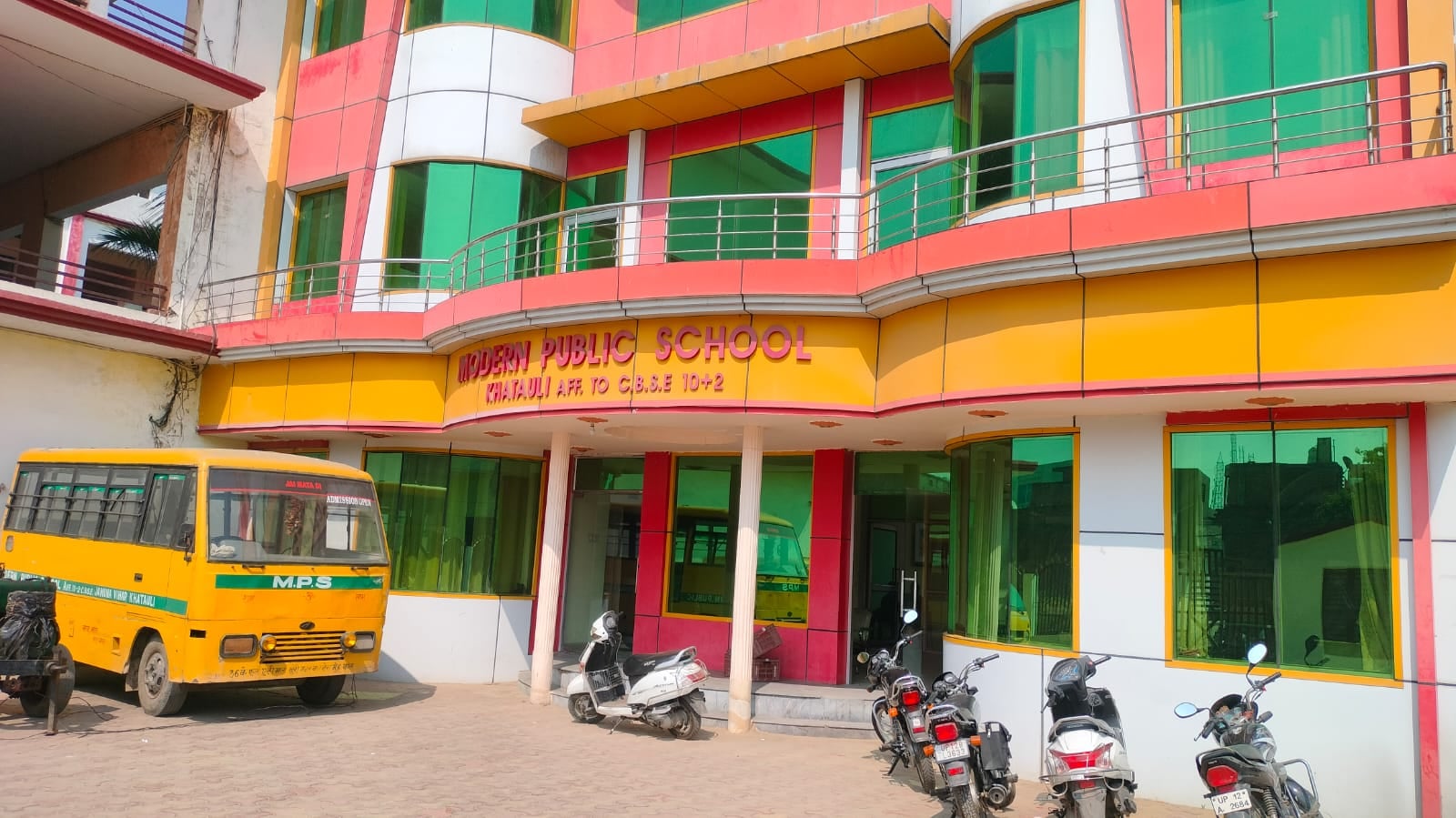 खतौली में परीक्षा केंद्र पर लाई गई फोटो स्टेट मशीन। संवाद खतौली में परीक्षा केंद्र पर लाई गई फोटो स्टेट मशीन। संवाद
