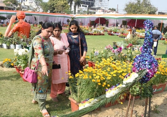 पुष्प प्रदर्शनी एवं चित्रकला प्रतियोगिता  का हुआ आयोजन।