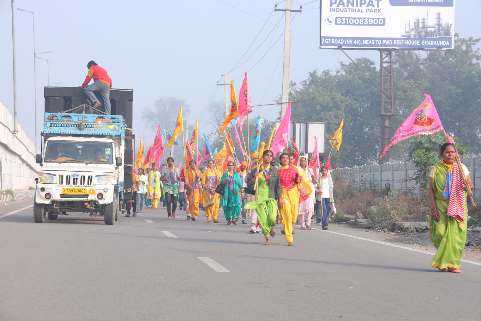 श्याम बाबा की जय। श्रीश्याम ध्वज यात्रा में जाते यात्री। संवाद