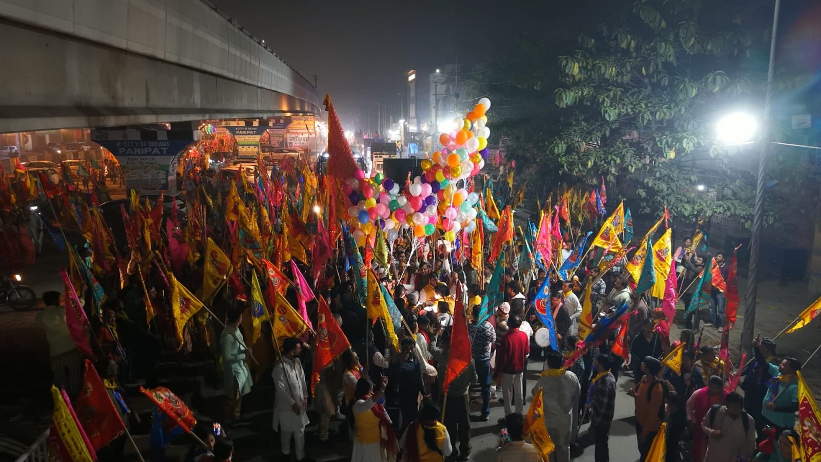 श्याम बाबा की जय। श्रीश्याम ध्वज यात्रा में जाते यात्री। संवाद