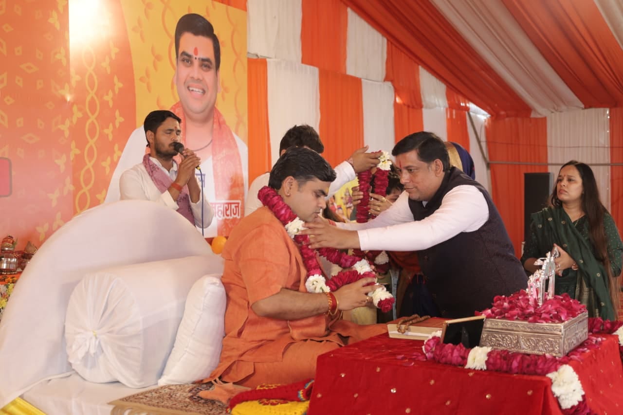 दौराला - श्री राम कथा सुनने उमड़ी श्रद्धालुओं की भीड़। स्रोत : आयोजक दौराला - श्री राम कथा सुनने उमड़ी श्रद्धालुओं की भीड़। स्रोत : आयोजक