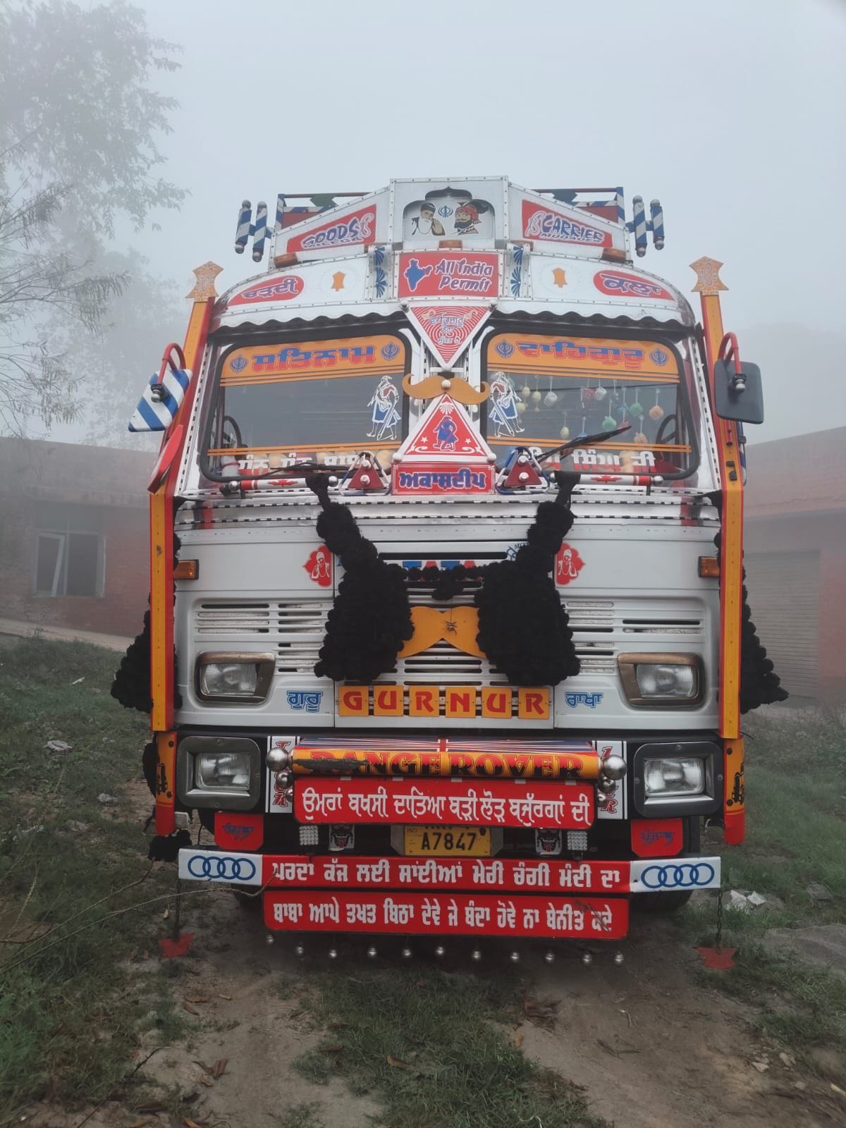 यमुनानगर में पकड़े गए ट्रक से मिला कृभको द्वारा निर्मित यूरिया के बैग। प्रवक्ता