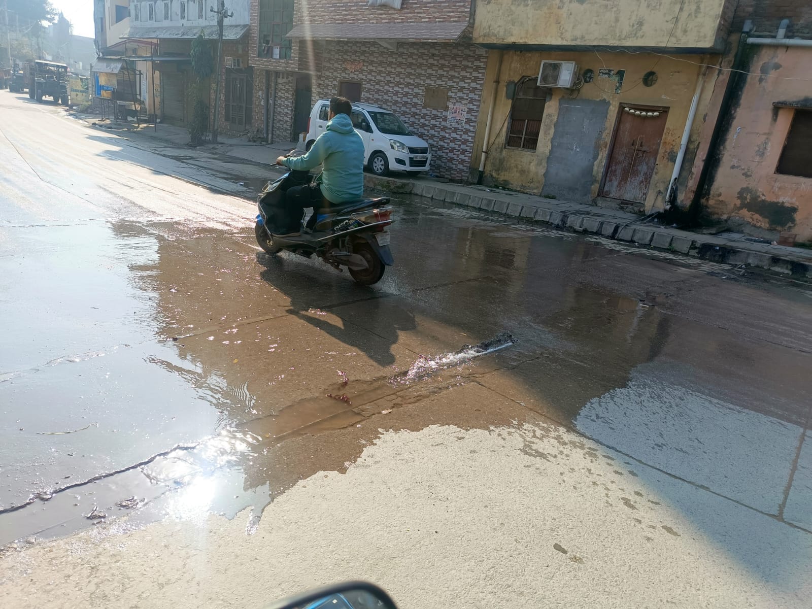 19 पुराना गोहाना अड्डा रोड पर क्षतिग्रस्त पाइप लाइन से व्यर्थ में बहता पेयजल। संवाद 19 पुराना गोहाना अड्डा रोड पर क्षतिग्रस्त पाइप लाइन से व्यर्थ में बहता पेयजल। संवाद