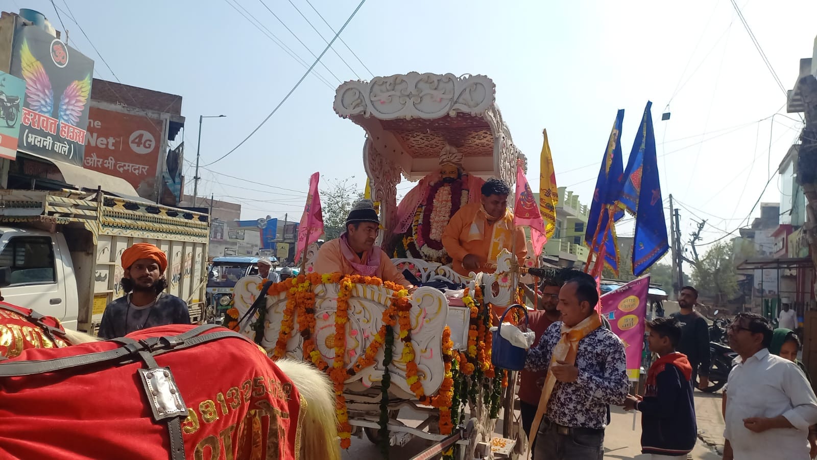 22jjrp01- शहर के यादव धर्मशाला के पास से गुजरती तृतीय श्री श्याम निशान यात्रा में शामिल श्रद्धा 22jjrp01- शहर के यादव धर्मशाला के पास से गुजरती तृतीय श्री श्याम निशान यात्रा में शामिल श्रद्धा