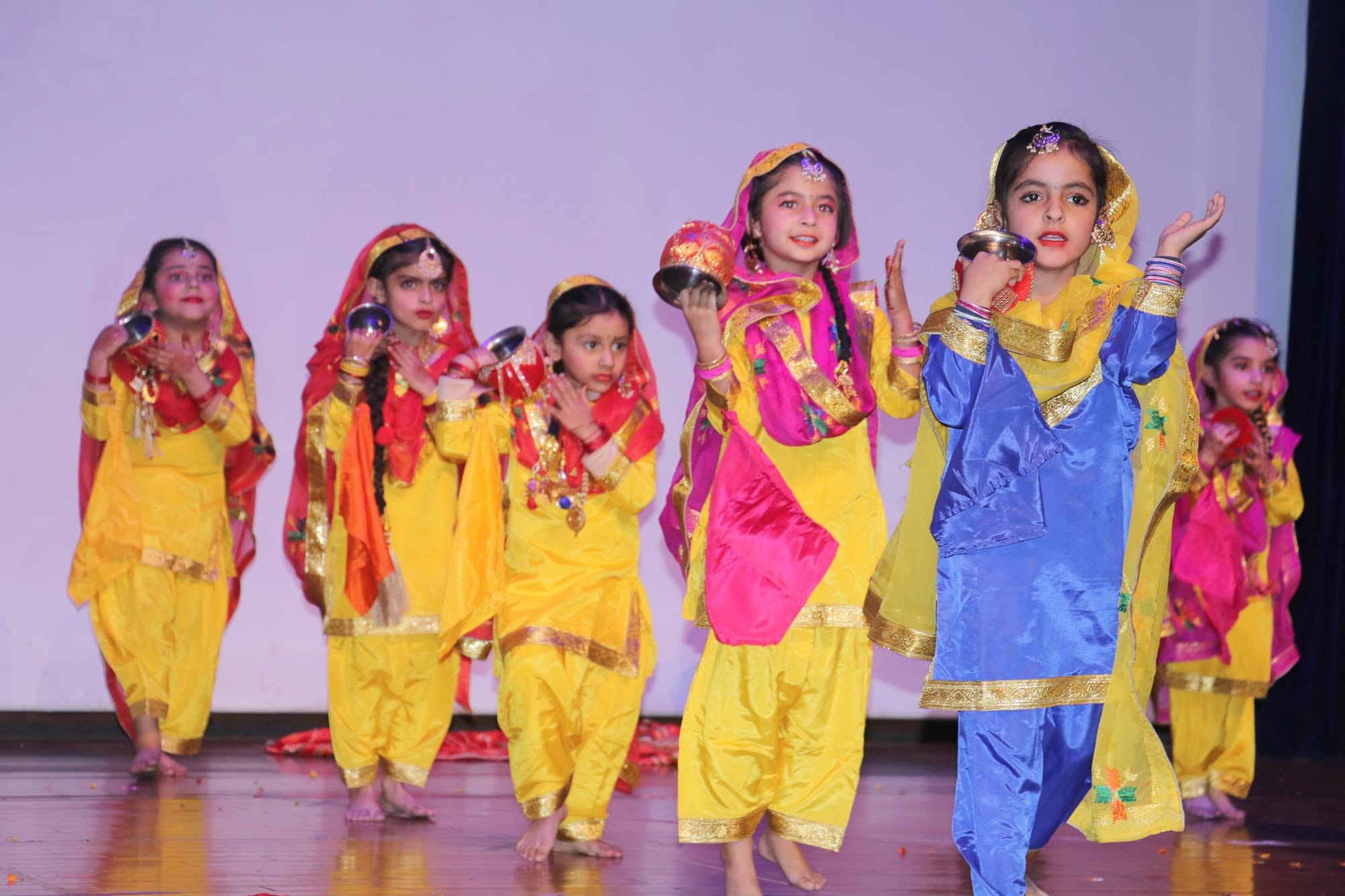 अंबाला सिटी के डीएवी कॉलेज में हवन के दौरान मौजूद गणमान्य। प्रवक्ता अंबाला सिटी के डीएवी कॉलेज में हवन के दौरान मौजूद गणमान्य। प्रवक्ता