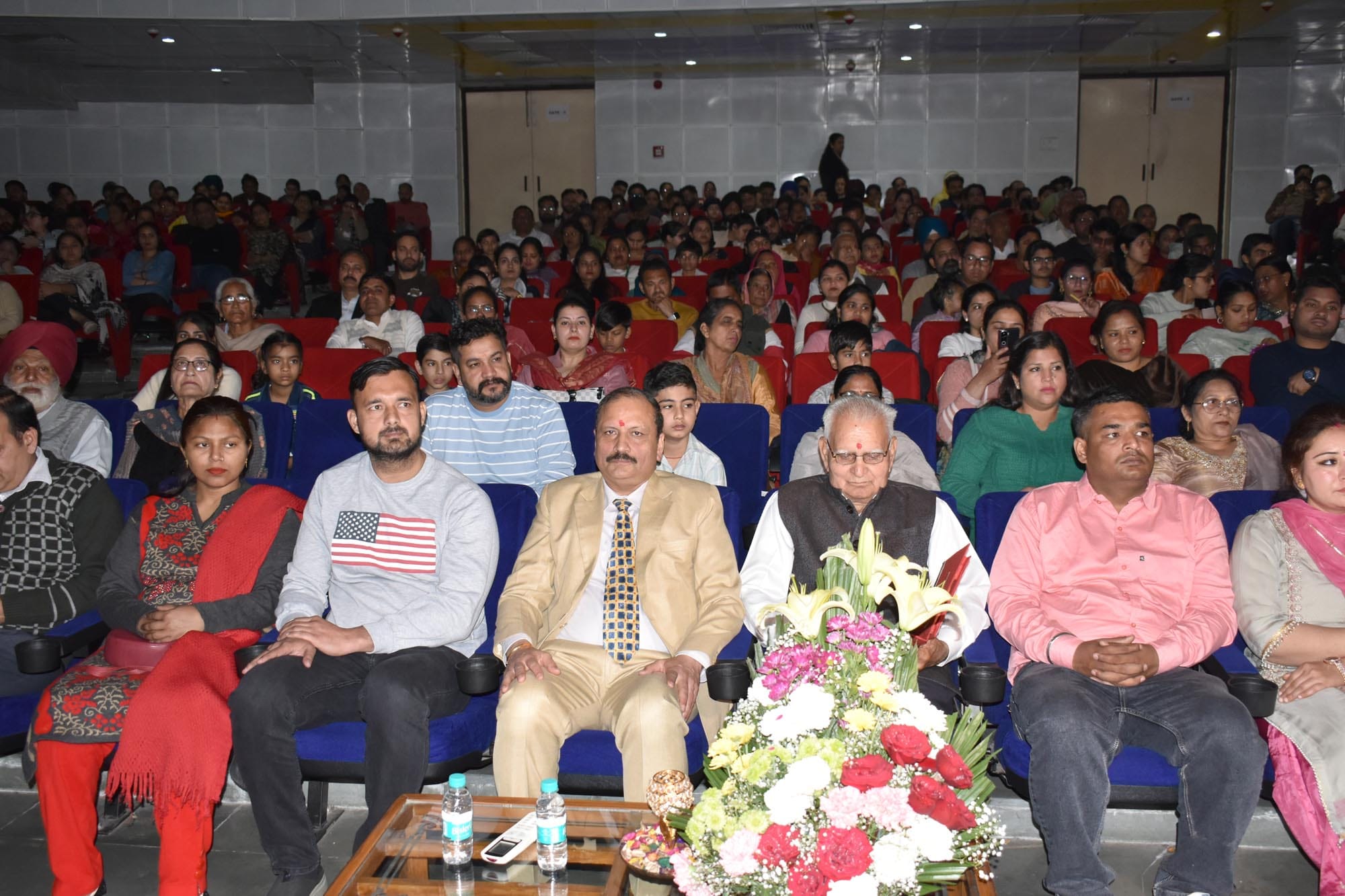 अंबाला सिटी के डीएवी कॉलेज में हवन के दौरान मौजूद गणमान्य। प्रवक्ता अंबाला सिटी के डीएवी कॉलेज में हवन के दौरान मौजूद गणमान्य। प्रवक्ता