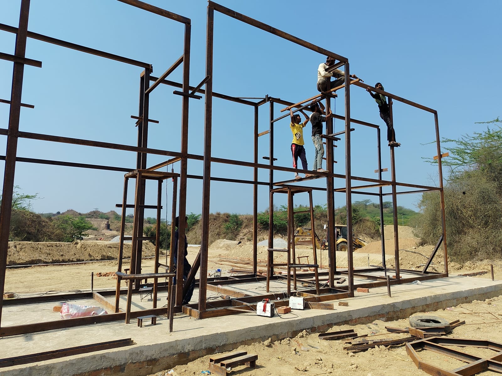 फोटो-32-खिलमिल पार्क में चलता निर्माण कार्य। संवाद