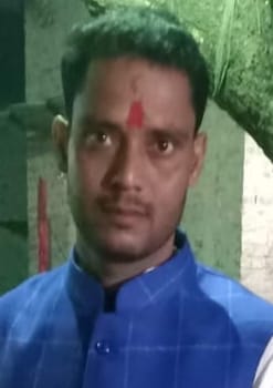 जेल में निरुद्ध बंदी की मौत के मामले में बाद मंडलीय अस्पताल के बाहर हंगामा करते परिजनों को समझा जेल में निरुद्ध बंदी की मौत के मामले में बाद मंडलीय अस्पताल के बाहर हंगामा करते परिजनों को समझा