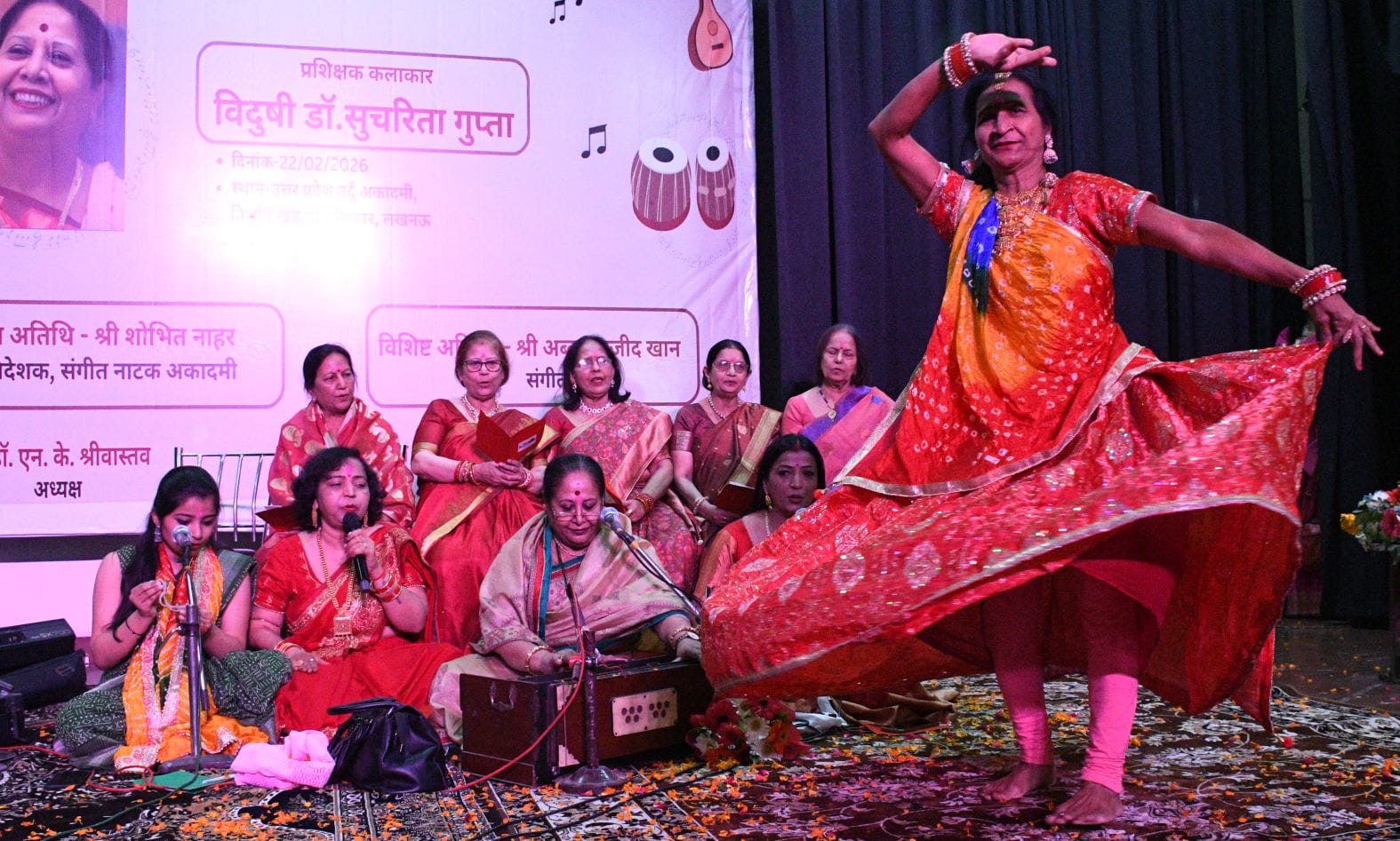 महिलाओं के गीतों में मंच पर उतरा वसंत
