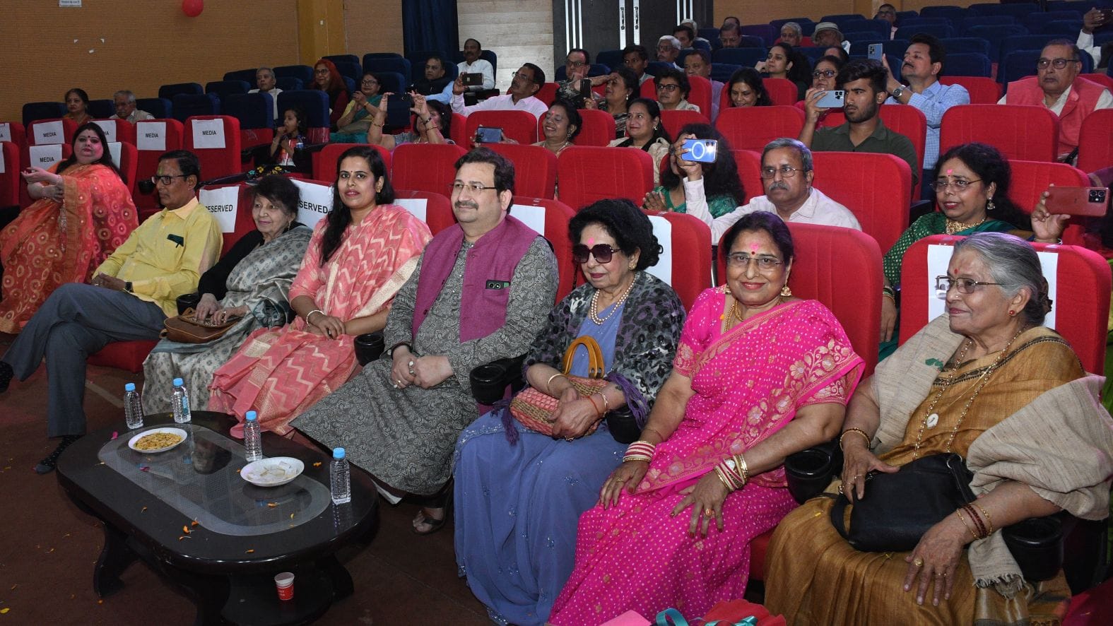 महिलाओं के गीतों में मंच पर उतरा वसंत