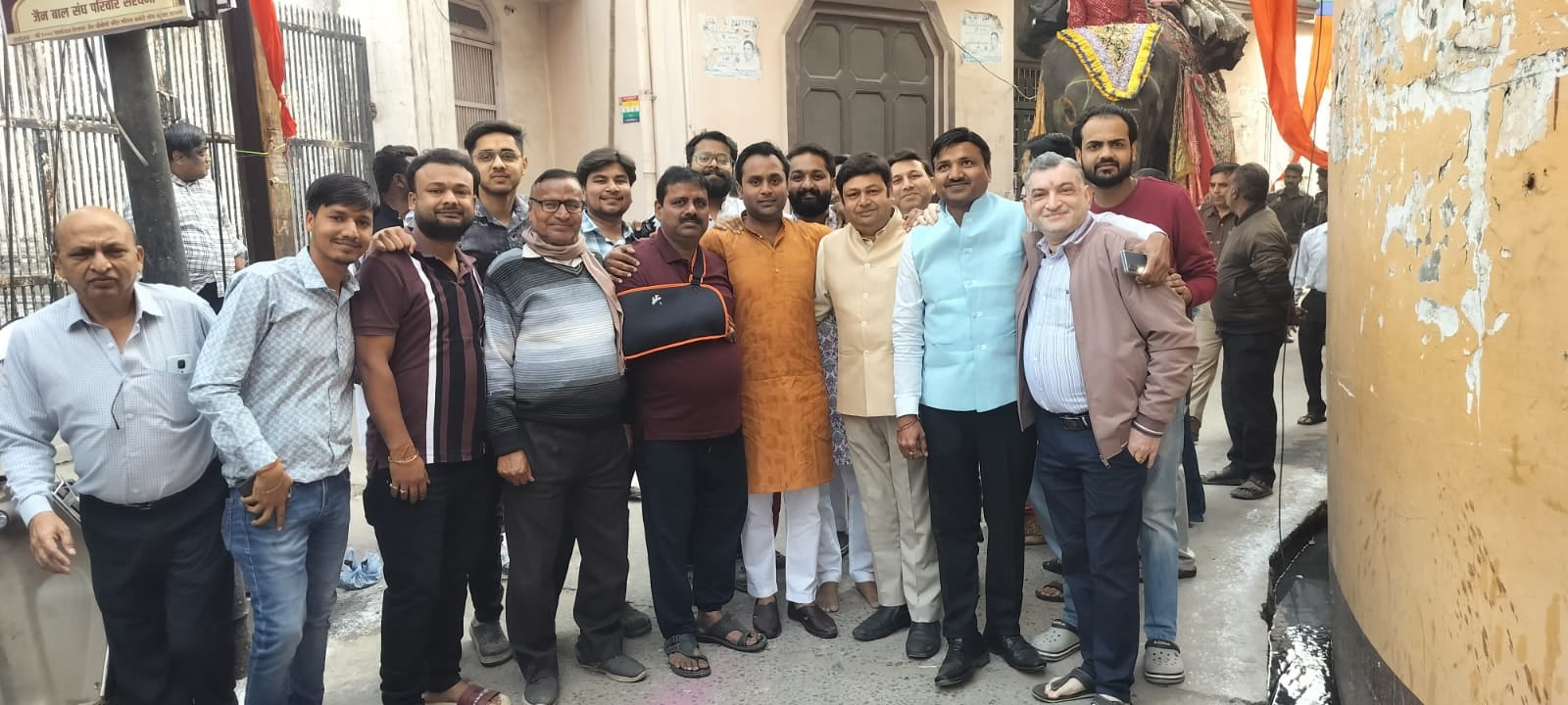 पंच कल्याणक महोत्सव के शुभारंभ की यात्रा में शामिल श्रद्धालु। आयोजक पंच कल्याणक महोत्सव के शुभारंभ की यात्रा में शामिल श्रद्धालु। आयोजक