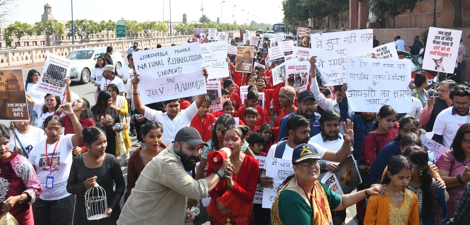 पिंजरा तोड़ रैली में उठी बेजुबानों के लिए आवाज पिंजरा तोड़ रैली में उठी बेजुबानों के लिए आवाज