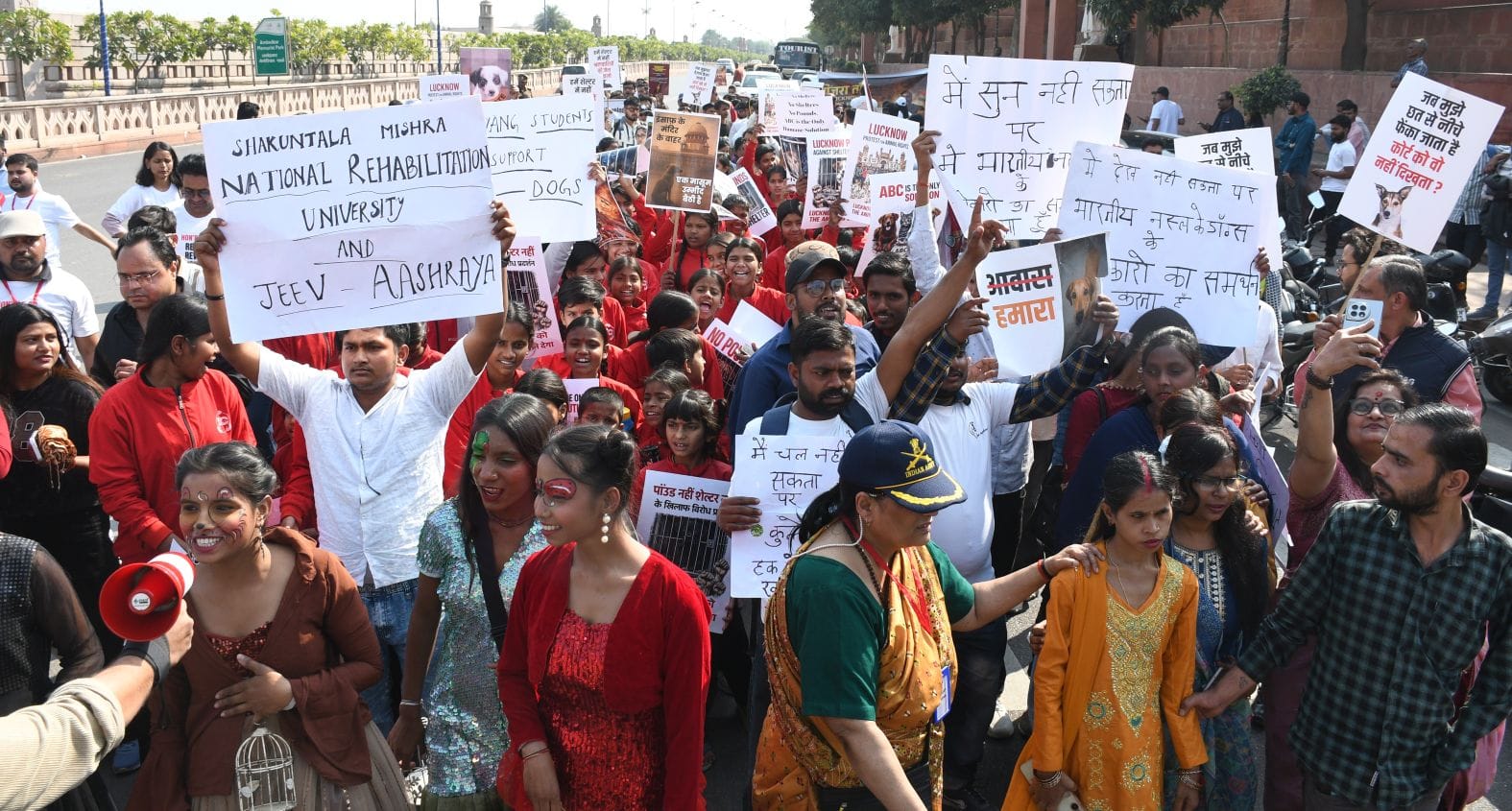 पिंजरा तोड़ रैली में उठी बेजुबानों के लिए आवाज पिंजरा तोड़ रैली में उठी बेजुबानों के लिए आवाज