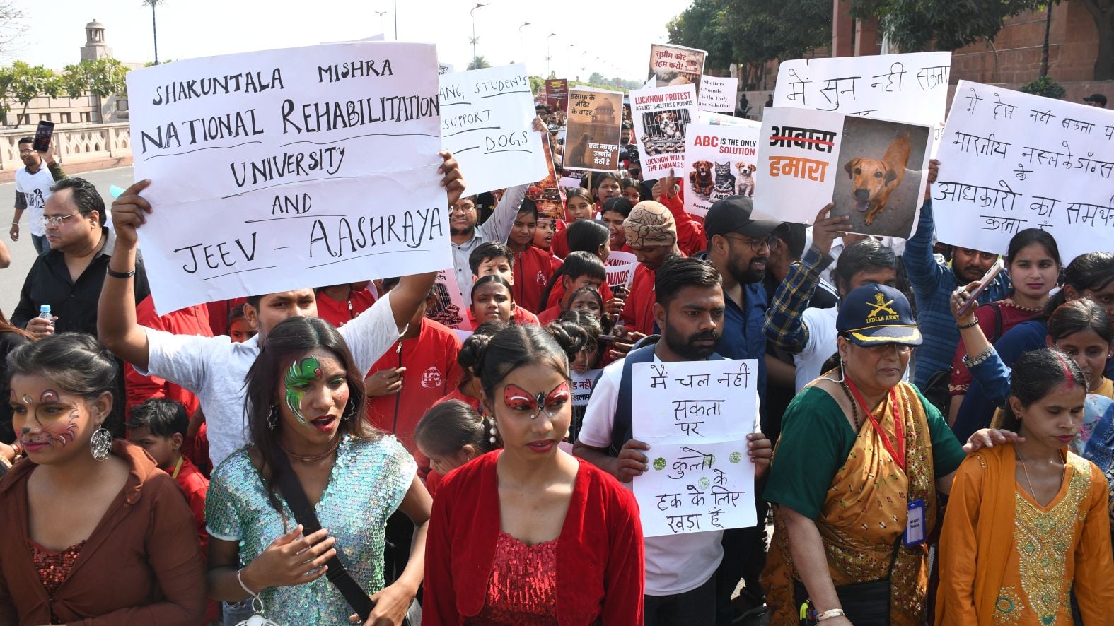 पिंजरा तोड़ रैली में उठी बेजुबानों के लिए आवाज पिंजरा तोड़ रैली में उठी बेजुबानों के लिए आवाज