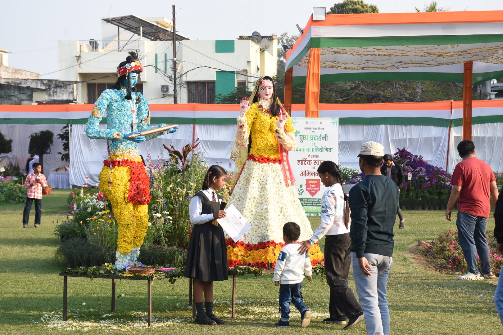 प्रदर्शनी के समापन समारोह में मेयर सुषमा खर्कवाल ने विजेताओं को किया सम्मानित। -संवाद 