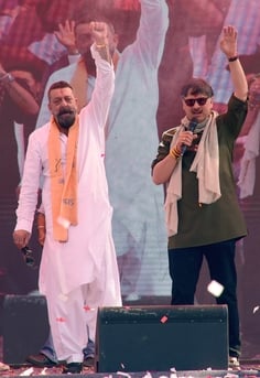 संजय दत्त और डॉ. राजेश्वर सिंह ने निकाला रोड शो। उमड़ी भीड़।