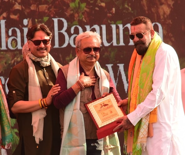 संजय दत्त और डॉ. राजेश्वर सिंह ने निकाला रोड शो। उमड़ी भीड़।