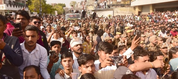 संजय दत्त और डॉ. राजेश्वर सिंह ने निकाला रोड शो। उमड़ी भीड़।