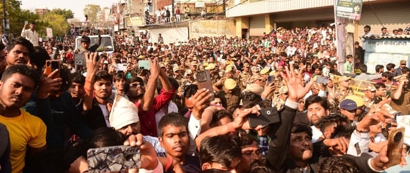 संजय दत्त और डॉ. राजेश्वर सिंह ने निकाला रोड शो। उमड़ी भीड़।
