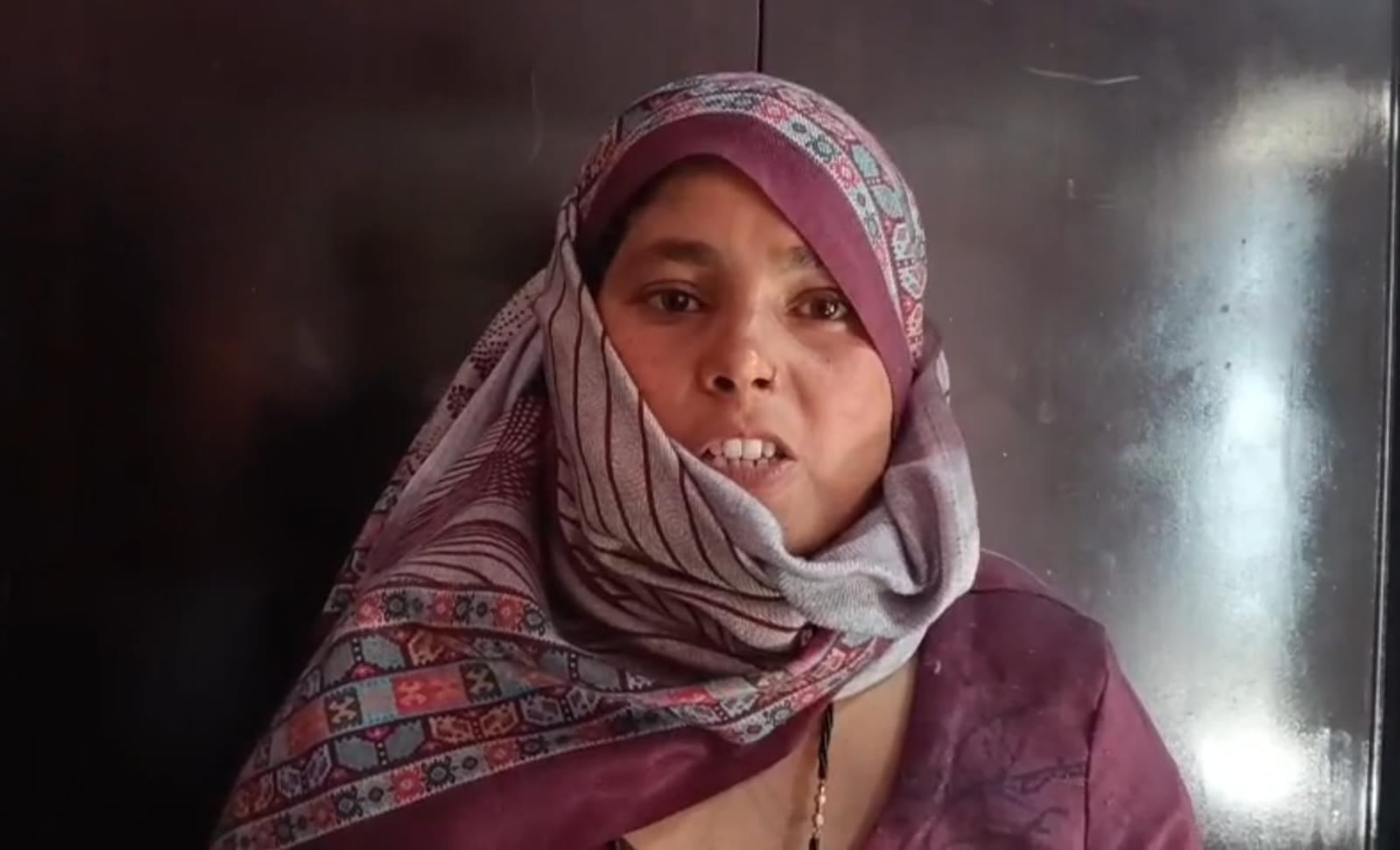 सीसीटीवी कैमरे में कैद हुई महिला। सीसीटीवी कैमरे में कैद हुई महिला।