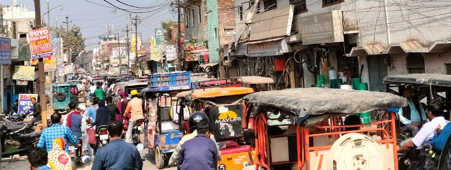 दोपहर में जेल रोड पर लगा जाम।संवाद दोपहर में जेल रोड पर लगा जाम।संवाद