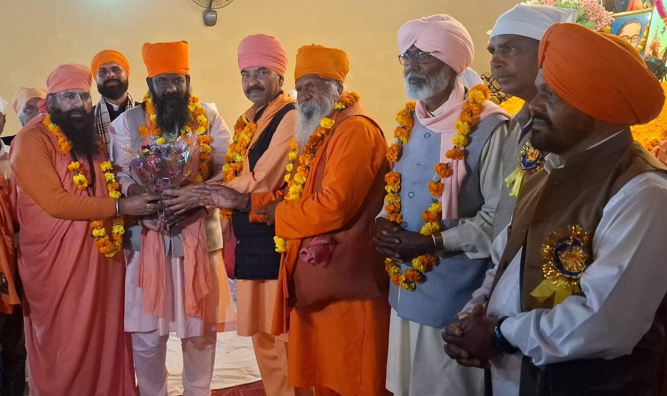 अंबाला के सलेमपुर गांव में आयोजित संत सम्मेलन में मौजूद संगत। प्रवक्ता