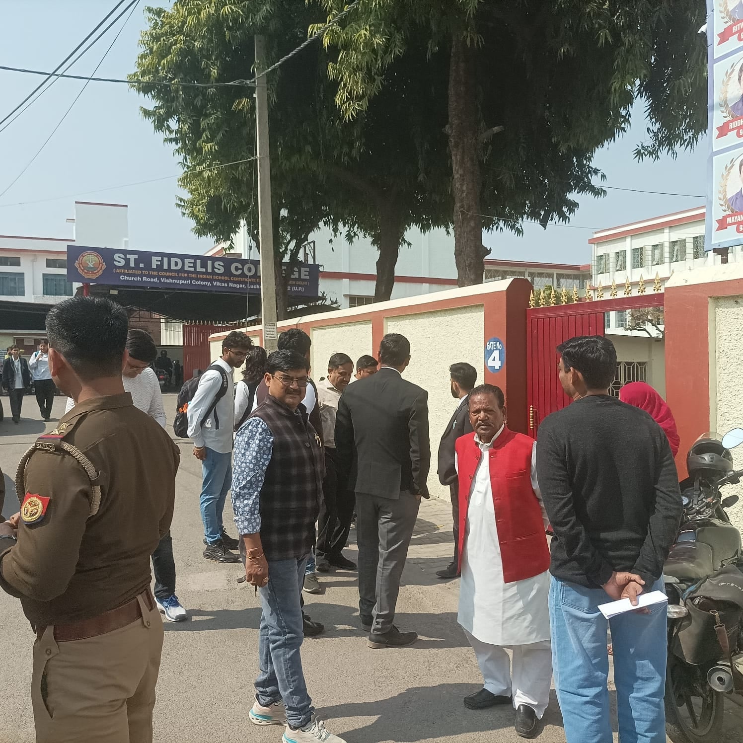 अखिल भारतीय हिंदू महासभा के राष्ट्रीय प्रवक्ता शिशिर चतुर्वेदी ने विकासनगर थाने पहुंचकर दी तहरी