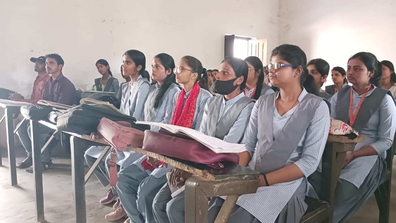 बरहज बीआरडीबीडी पीजी कालेज में आयोजित संगोष्ठी को संबोधित करते विशेषज्ञ अजय शुक्ल स्रोत कालेज बरहज बीआरडीबीडी पीजी कालेज में आयोजित संगोष्ठी को संबोधित करते विशेषज्ञ अजय शुक्ल स्रोत कालेज