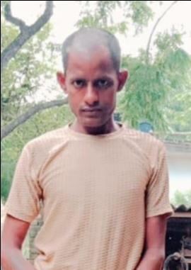 ग्रामीणों से पूछताछ करती सरायख्वाजा थाने की पुलिस। स्रोत-संवाद