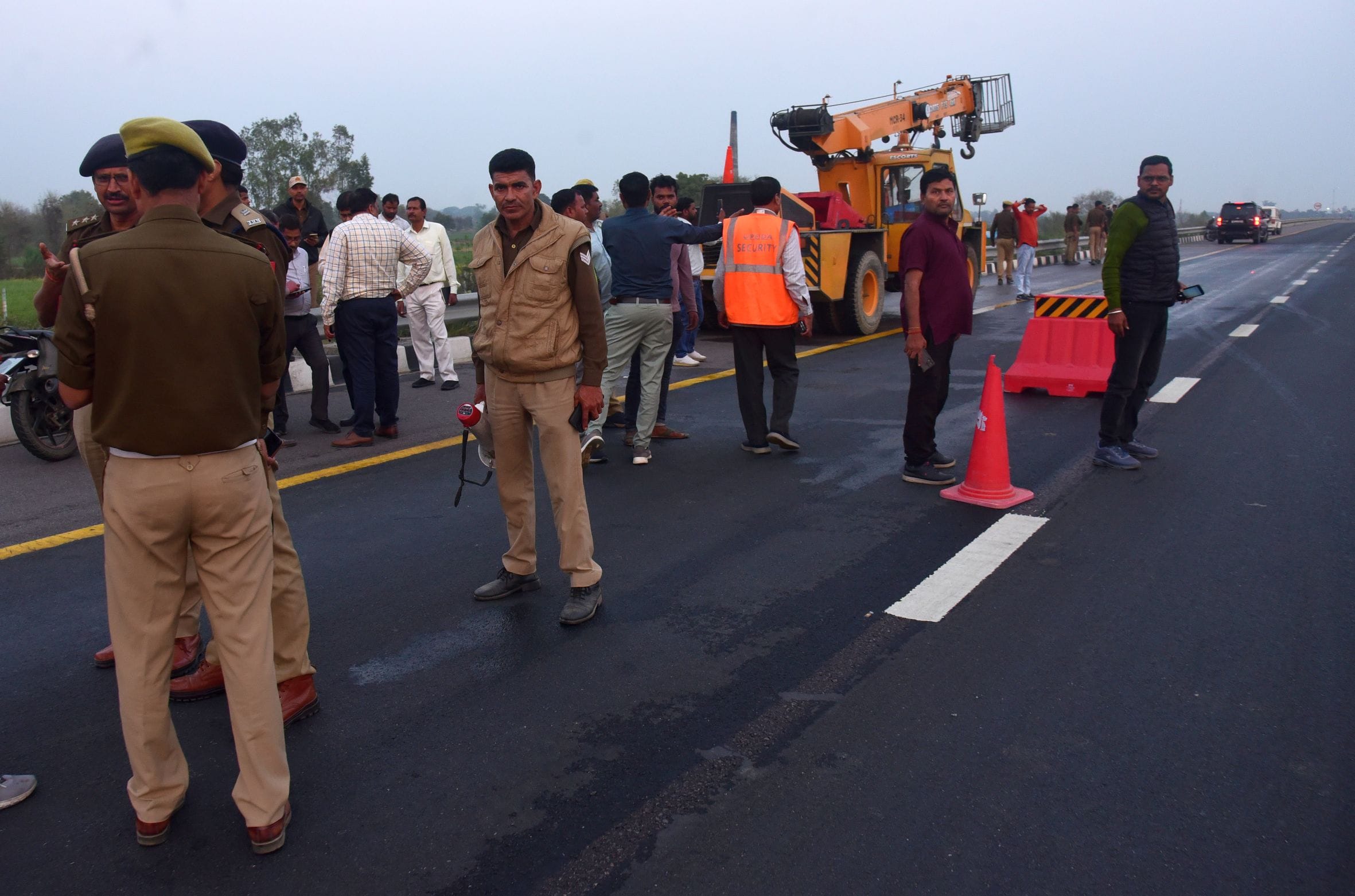 हादसे से संबंधित तस्वीरें। हादसे से संबंधित तस्वीरें।