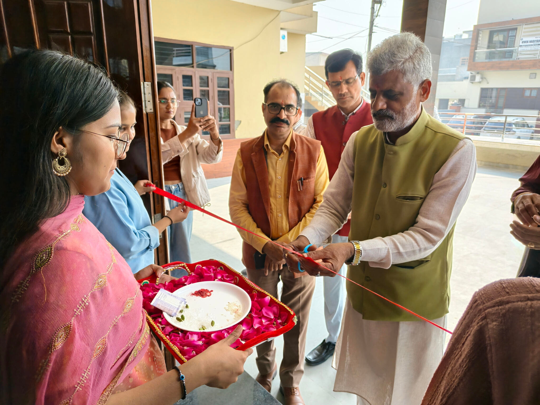कुरुक्षेत्र। शिविर का शुभारंभ करते अध्यक्ष धर्मवीर मिर्जापुर सहित अन्य सदस्य। स्वयं कुरुक्षेत्र। शिविर का शुभारंभ करते अध्यक्ष धर्मवीर मिर्जापुर सहित अन्य सदस्य। स्वयं