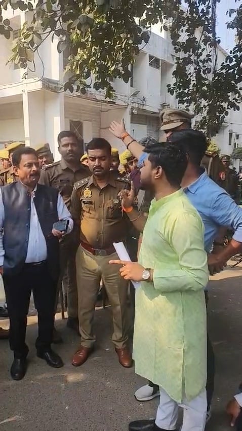लखनऊ विश्वविद्यालय परिसर स्थित ऐतिहासिक लाल बारादरी के लिए सोमवार को दिनभर तनावपूर्ण माहौल बना 