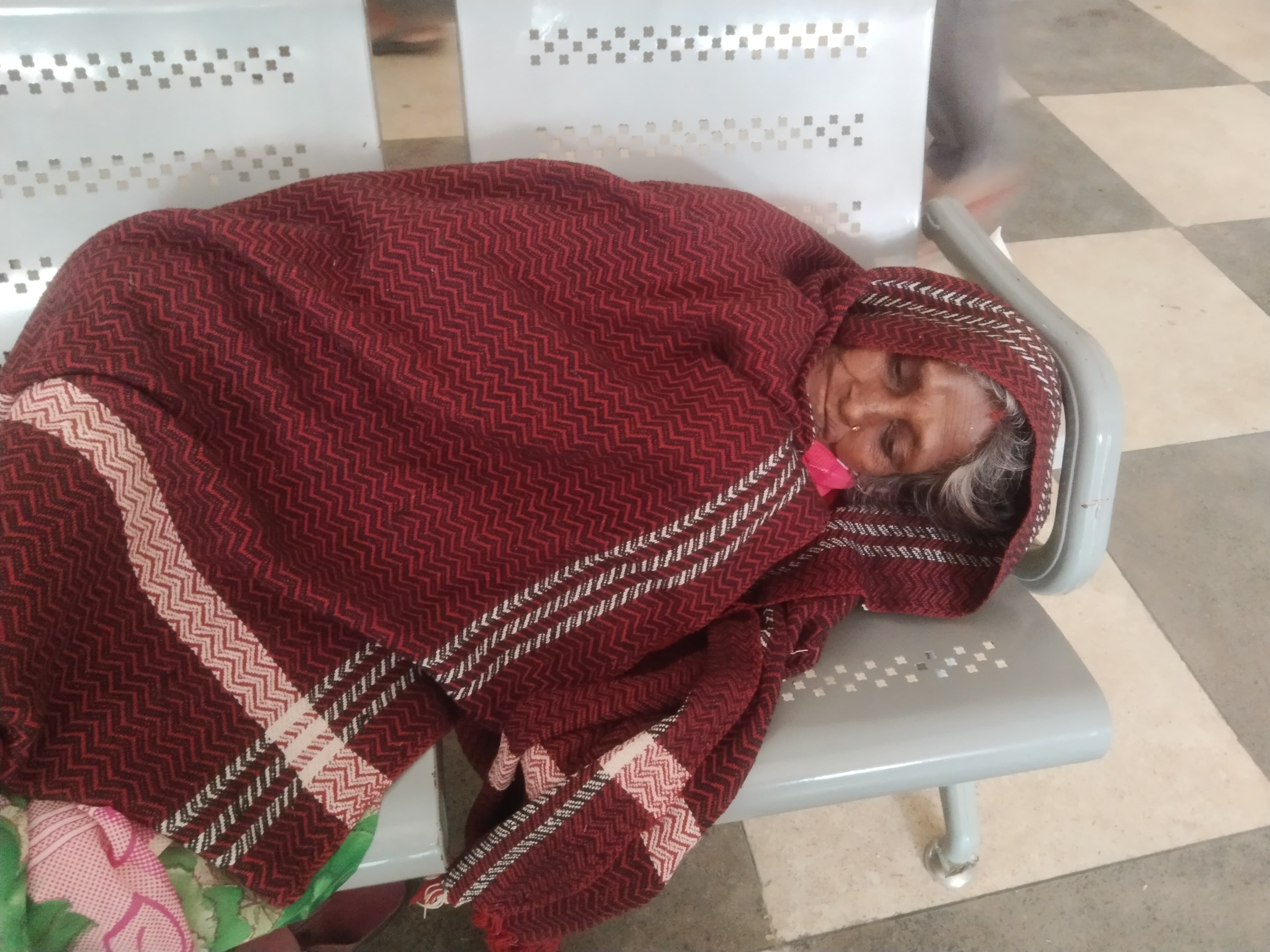 नूरपुर सड़क हादसे में घायल हुई सवारी सीएचसी में उपचाराधीन। स्रोत अस्पताल