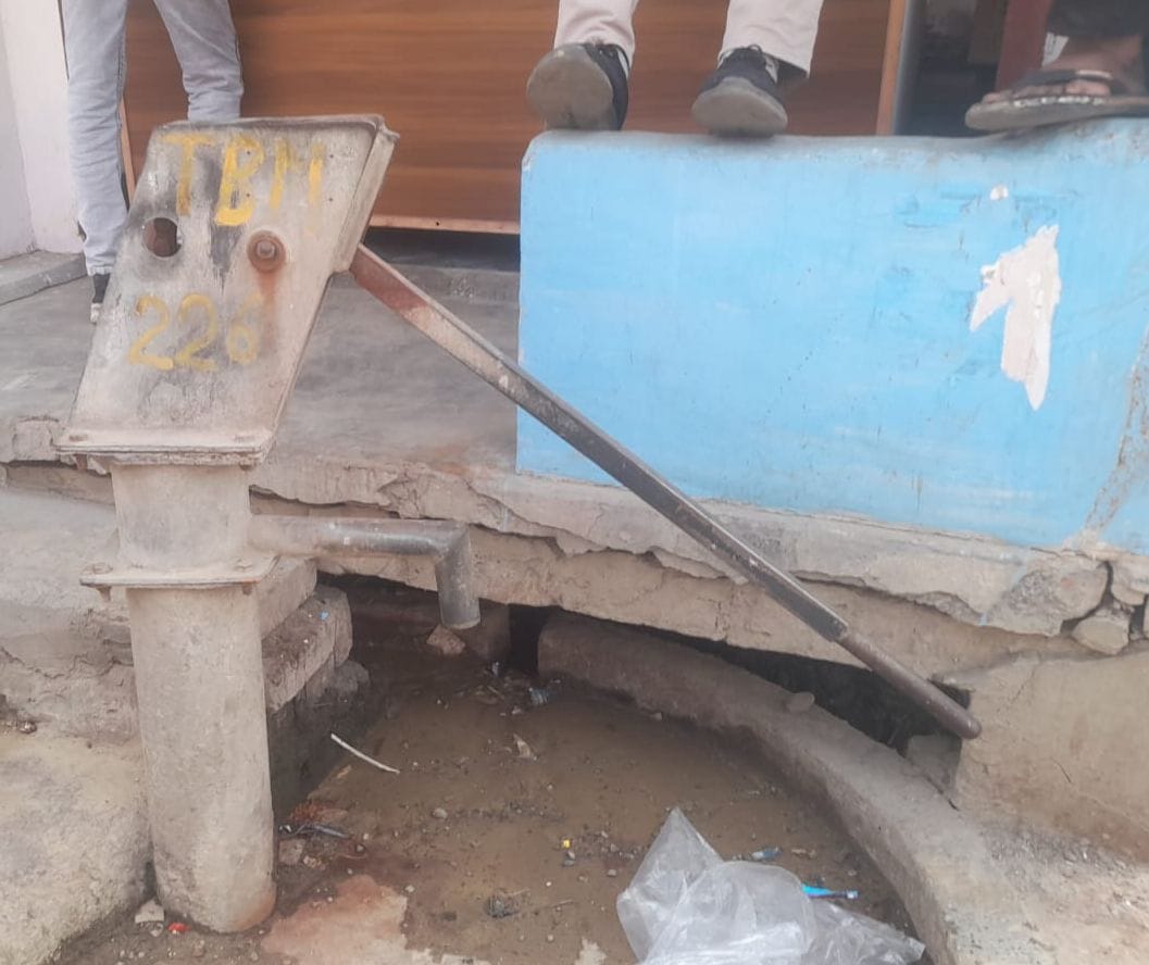 नरेश सक्सेना, मक्कू बजरिया।