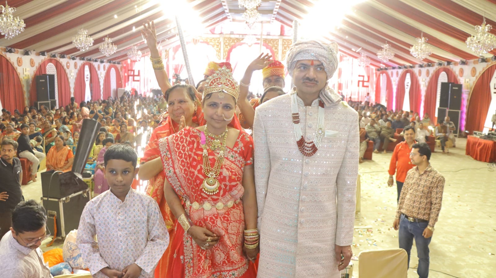 पंचकल्याणक महोत्सव के द्वितीय दिवस धार्मिक अनुष्ठान के दौरान आचार्य भारत भूषण महाराज के सानिध्य पंचकल्याणक महोत्सव के द्वितीय दिवस धार्मिक अनुष्ठान के दौरान आचार्य भारत भूषण महाराज के सानिध्य
