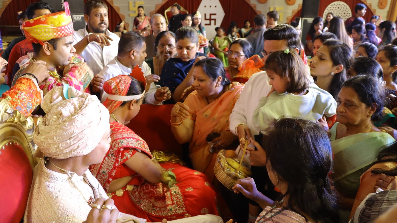 पंचकल्याणक महोत्सव के द्वितीय दिवस धार्मिक अनुष्ठान के दौरान आचार्य भारत भूषण महाराज के सानिध्य पंचकल्याणक महोत्सव के द्वितीय दिवस धार्मिक अनुष्ठान के दौरान आचार्य भारत भूषण महाराज के सानिध्य