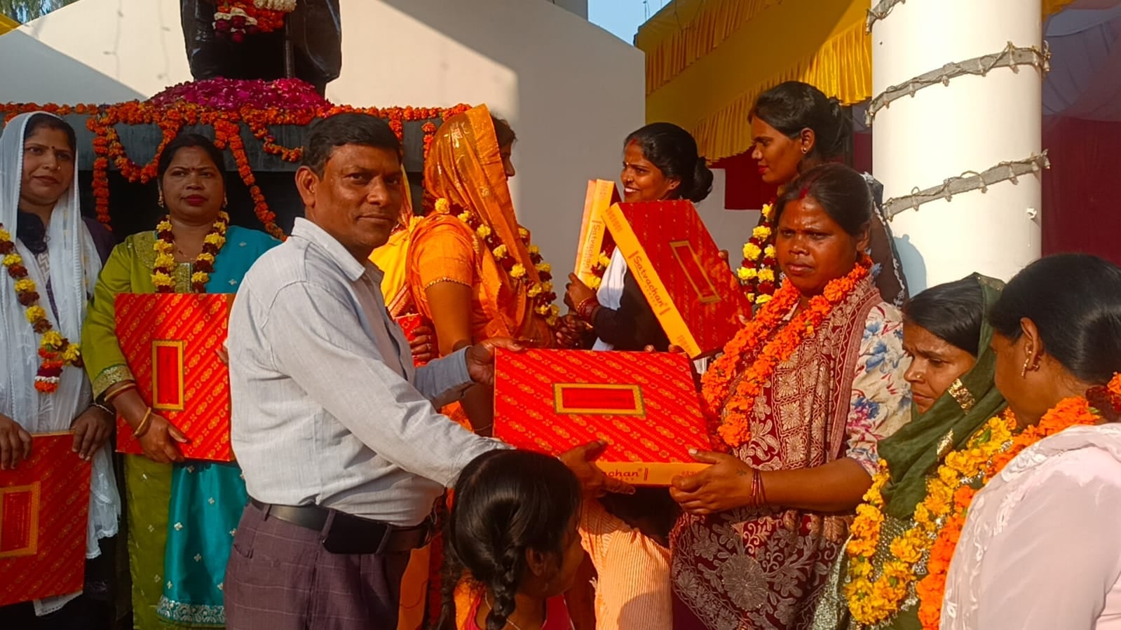 पक्का पुल के पास संत गाडगे जी महाराज की 150वीं जयंती मनाई गई। 