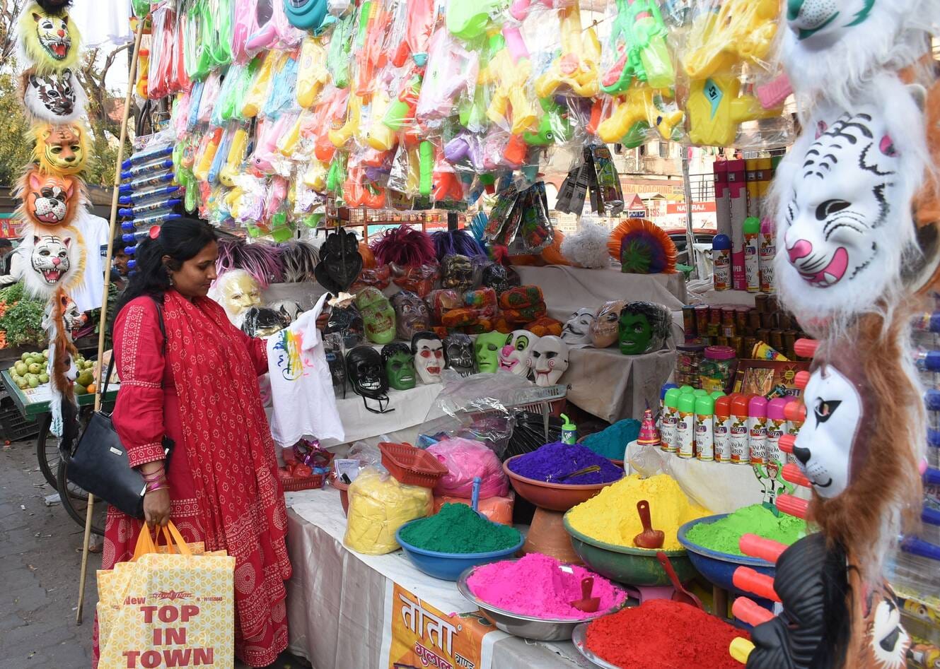 राजधानी में चढ़ा होली का खुमार। राजधानी में चढ़ा होली का खुमार।